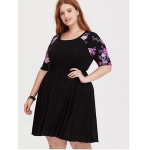 Torrid 00 Floral Raglan Jersey Dress